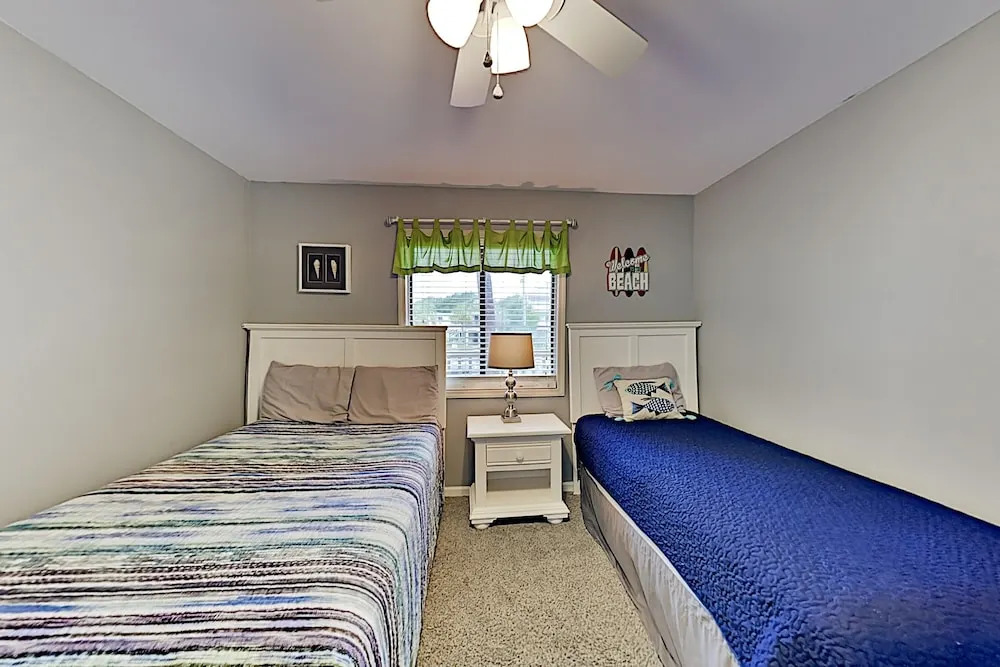 Lovely Surfside Shores Gem: Beach Access & Pool 2 Bedroom Condo