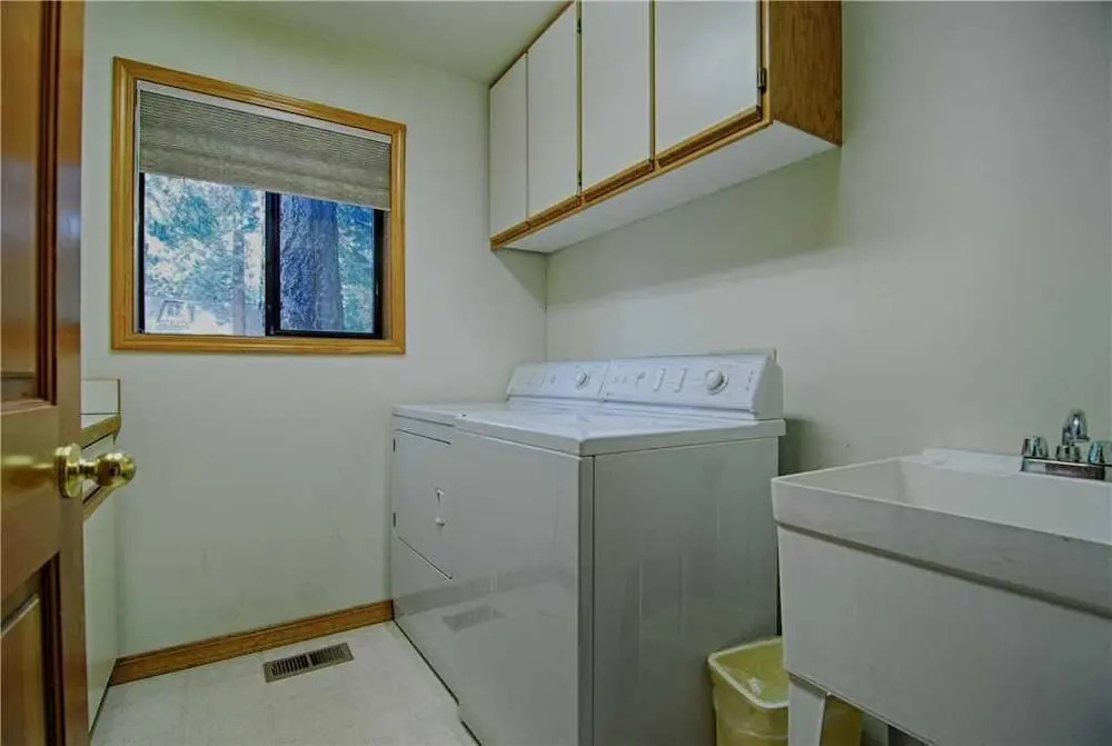 Walk to Lake! Large Home With Private Hot Tub, Yard Games and Lake Views! -sandy Shores Villa #182