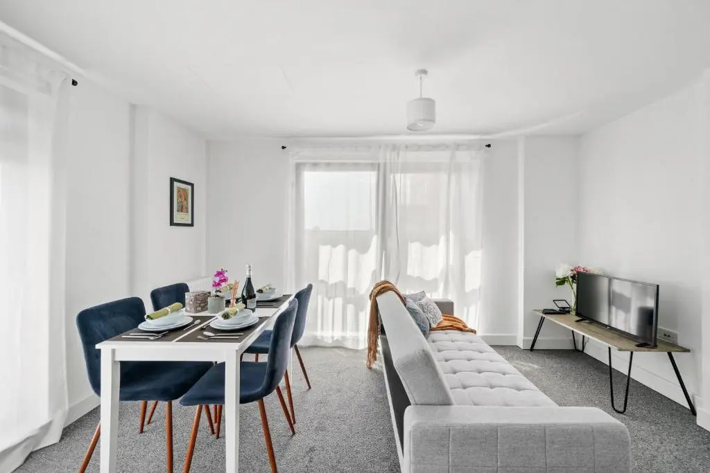 New Private Apartment Building Minutes From Heathrow