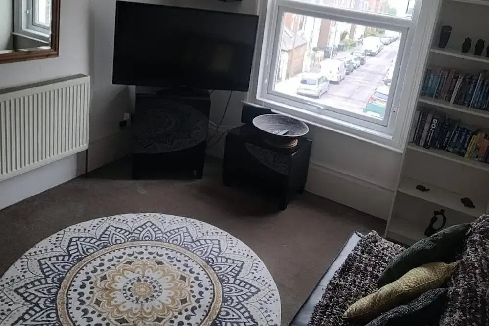 Pet Friendly, Top Floor Apt w/ Sea View, Sleeps 5