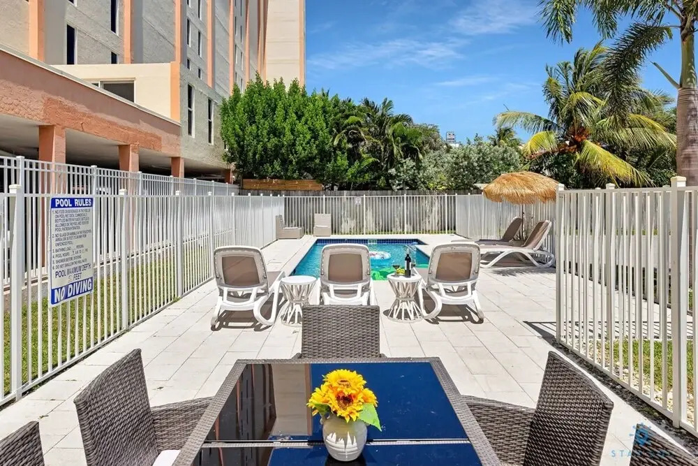 Free Parking: Bay View + Pool | Step To Beach