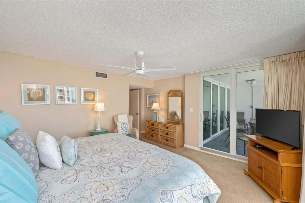 Shoreline Towers 1055 2 Bedroom Condo