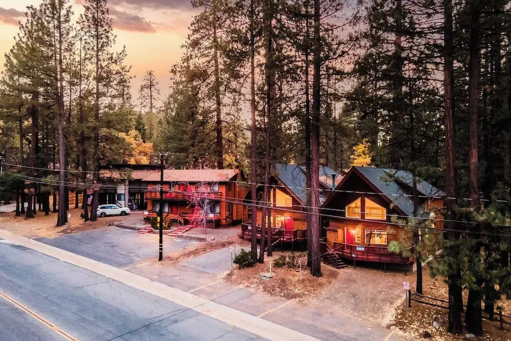 2 Cabins, Close to the Lake Hot Tub, Game Loft, Deck, 6bdr Jumper & Jackhorn