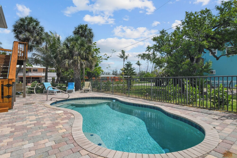 1 Mi to Fort Myers Beach Access! Chic Coastal Home