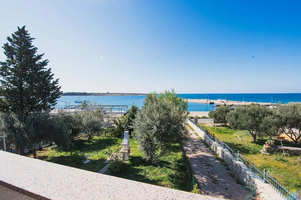 Apartments by the Sea Semy
