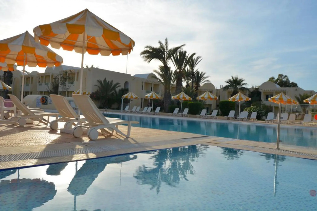 Hotel Venice Beach- Families and Couples Only