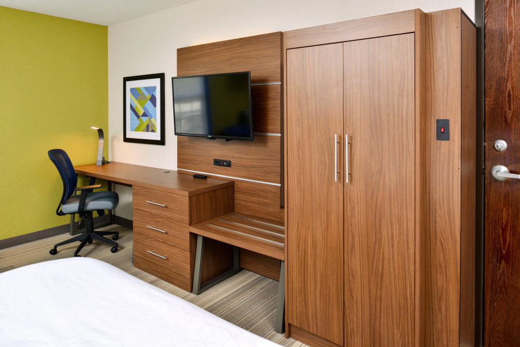 Holiday Inn Express Hotel & Suites North Kansas City by IHG