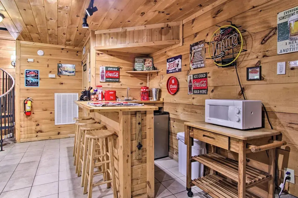 A-frame Cabin w/ Hot Tub < 1 Mi to Ober Gatlinburg