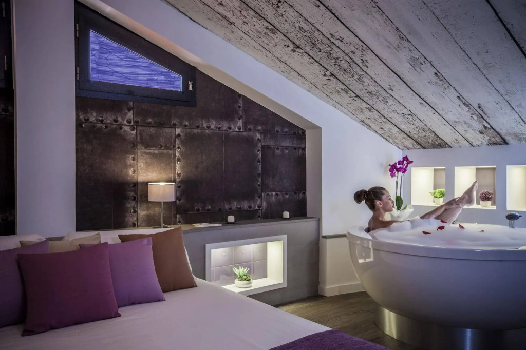 Neverfull Boutique Hotel