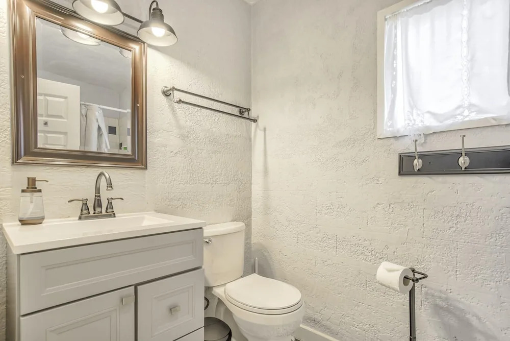 2BD Cozy Retreatclose to Red Rocksdogs Welcome!