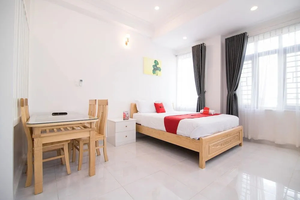 RedDoorz Plus Near Gia Dinh Park