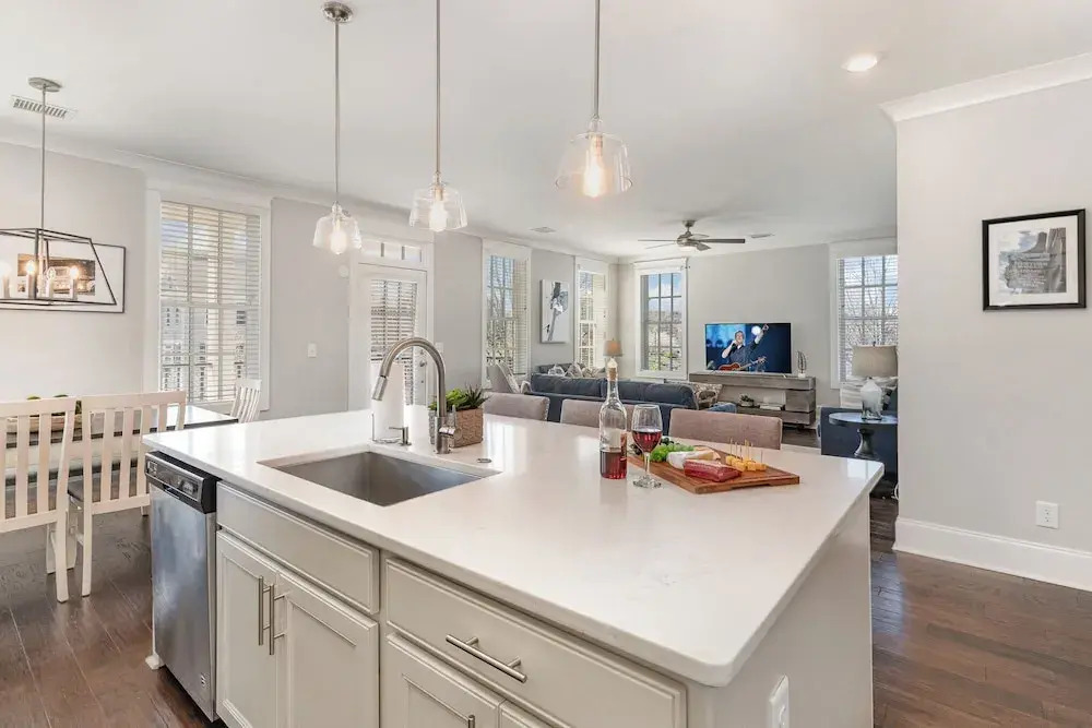 Belwood Manor-Across from Parthenon-5 Min Broadway