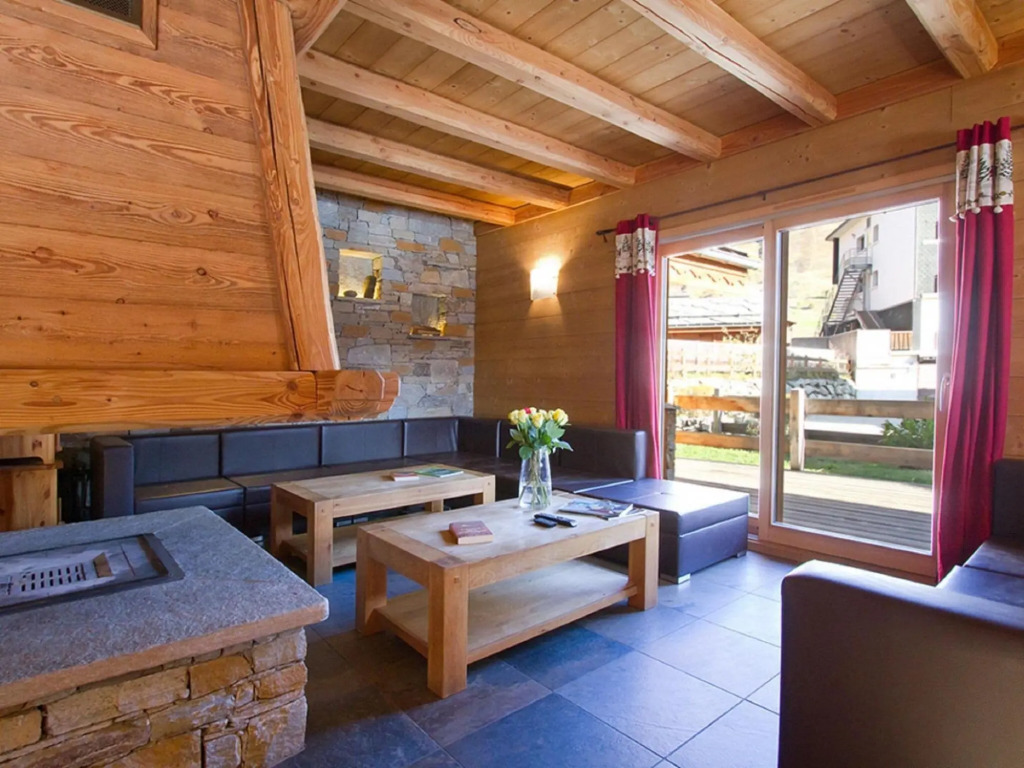 Beautiful 14-person chalet with sauna and private swimming pool in Les Deux Alpes