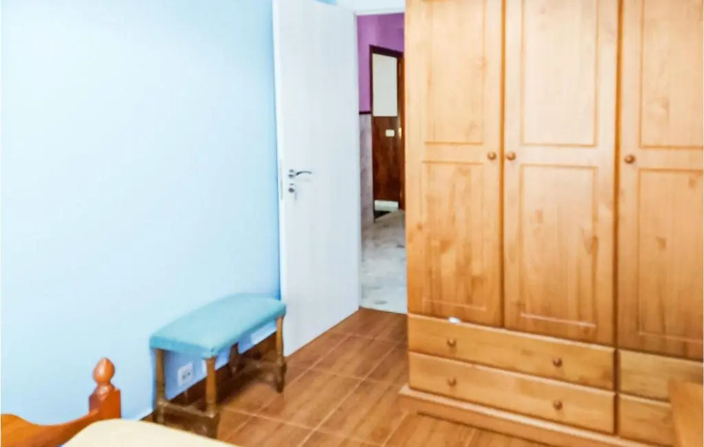 Amazing apartment in Fisterra with 4 Bedrooms and WiFi