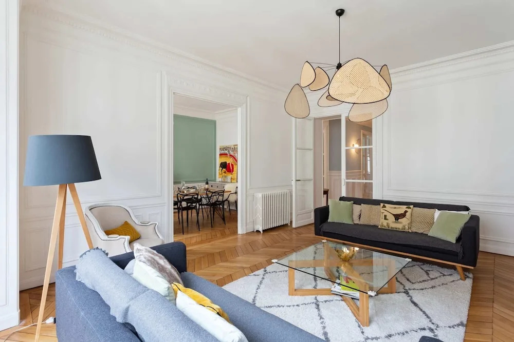 Luxury and Spacious Apartment in the Heart of Paris