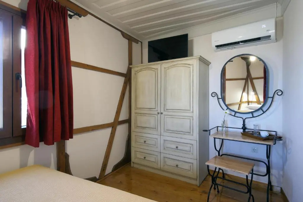 Stafilos House