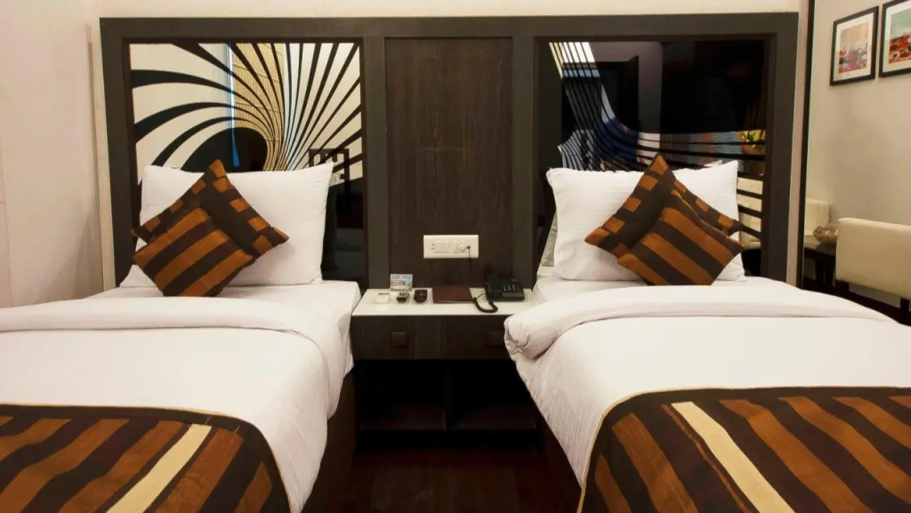 Hotels Pitrashish Grand