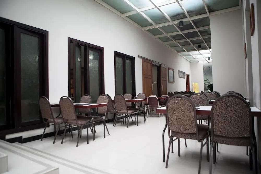 RedDoorz Plus near Bandung Indah Plaza