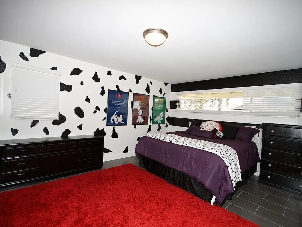 Mickey's House 6 Bedrooms 3 Bathrooms Home