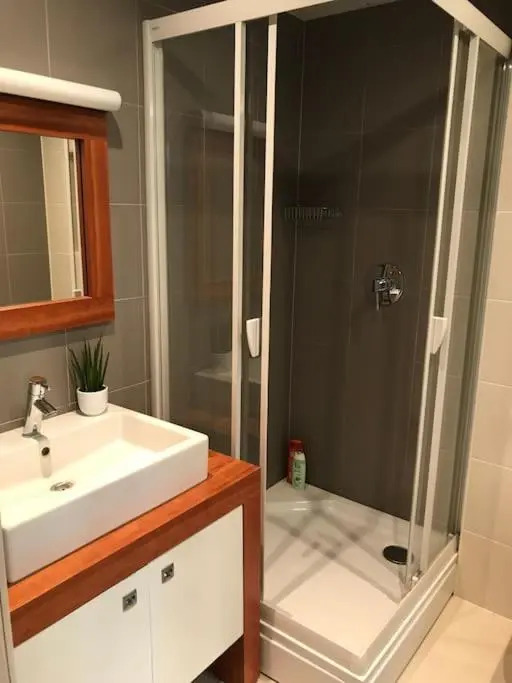 Smart Studio Apartment with Free Parking