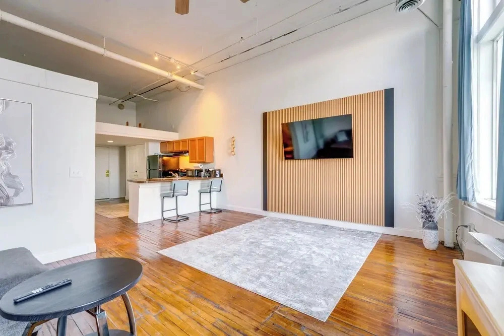 Steps to Riverwalk! City-view Condo in Corktown