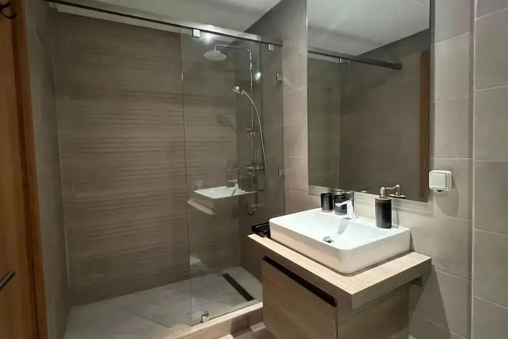 2 Bed Apartment - Balcony, Parking, Wifi