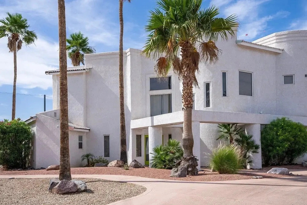 Desert Glam on the Golf Course