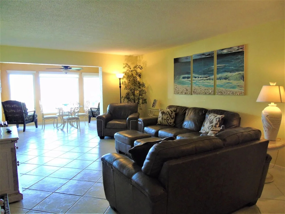 Sunset Royale 214 2 Bedrooms 2 Bathrooms Apts