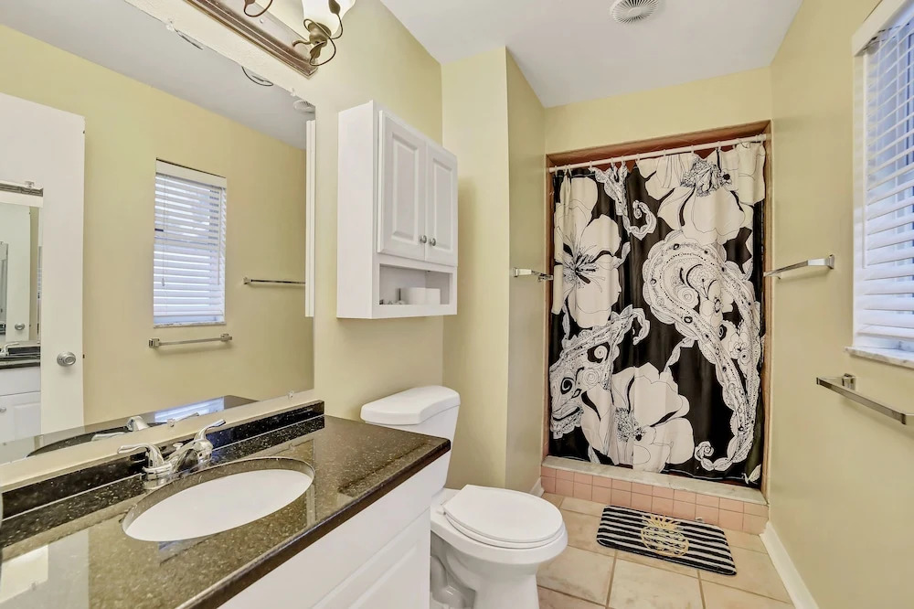 3BR Pool Home in Tampa by Tom Well IG - 712