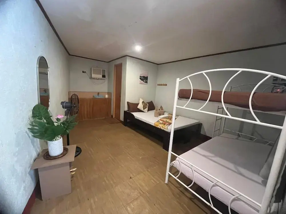 On Board Panglao Beach Hostel & Resort
