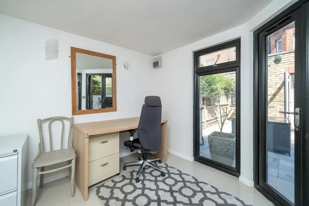 2Bedroom flat with garden in Battersea
