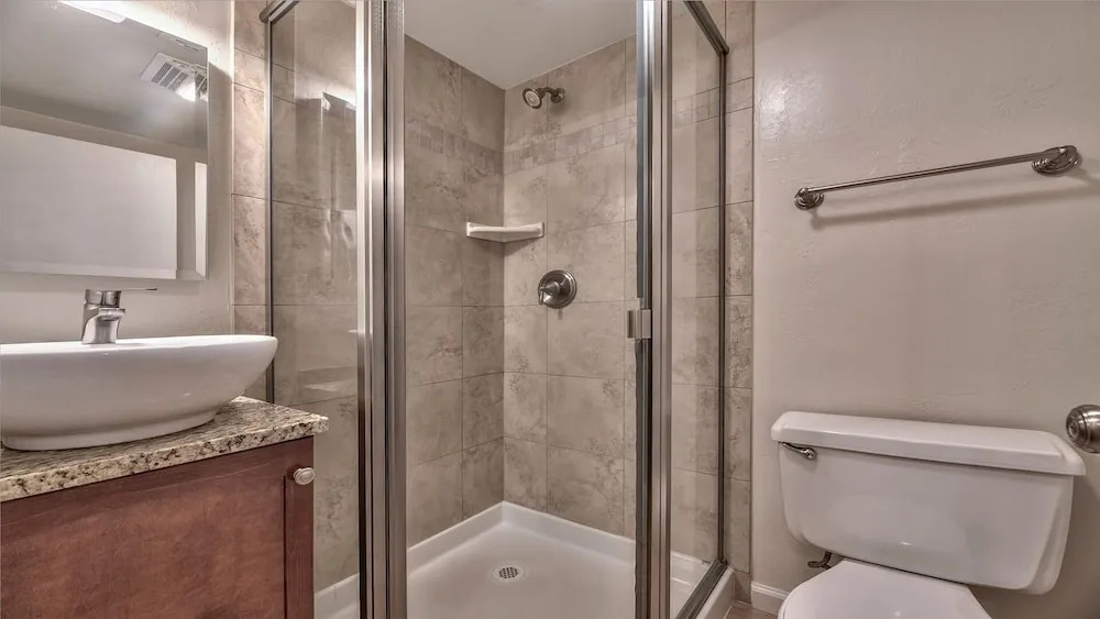 630 Lakeview