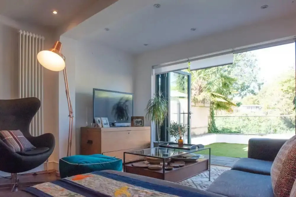 Stylish 2 Bedroom Flat Overlooking The River