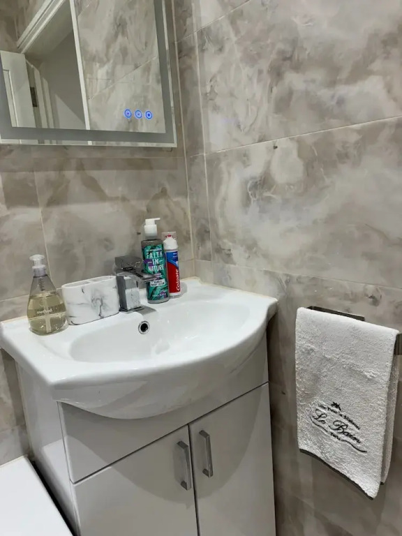 Cozy 2br-5guests-near Attractions-garden