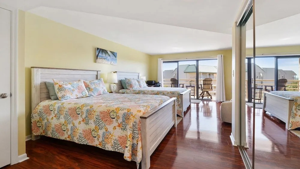2515 Mare 2 Bedroom Condo