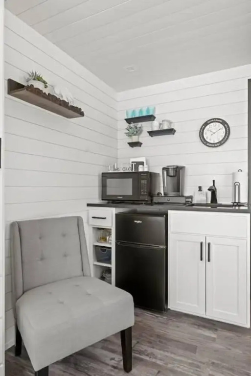 New Wilderness Hideout-cozy Container Home