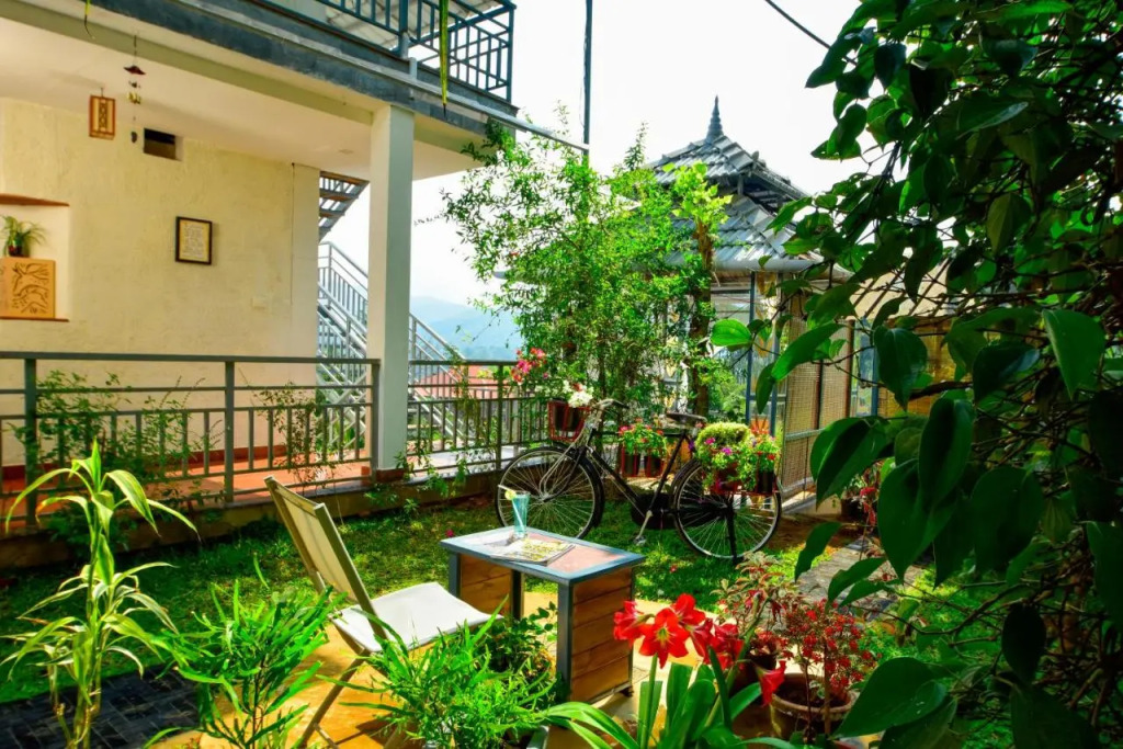 Mistletoe Munnar Homestay & Cafe
