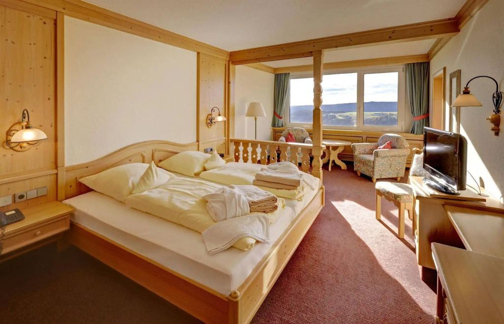 Schwarzwald Wellnesshotel SAIGERHÖH I Spa Golf & Wandern über dem Titisee