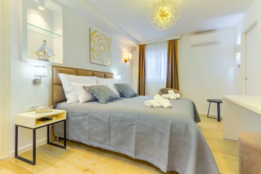 Irini Luxury Rooms