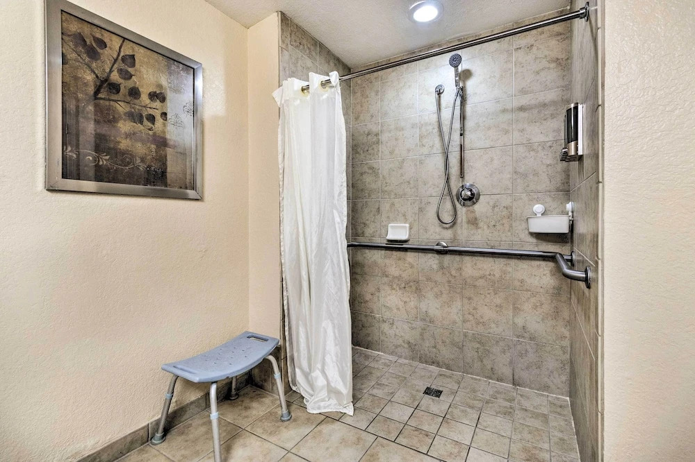 Disney Good Neighbor Resort Condo < 4 Mi to Wdw!