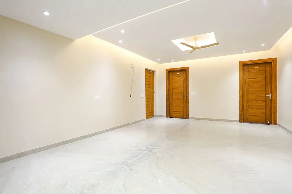 FabHotel Raahi Retreat - Nr Star Mall & 32nd Avenue