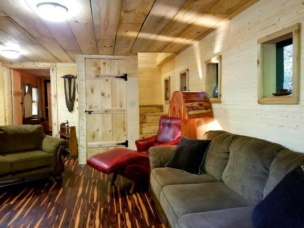 Bear Creek Lodge and Cabins in Helen Ga - Pet Friendly, River on Property, Walking Distance to downtown Helen