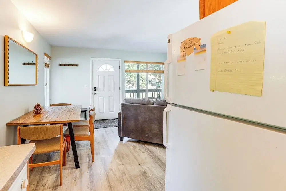 1 Mi to Stagecoach Chairlift: Stateline Condo