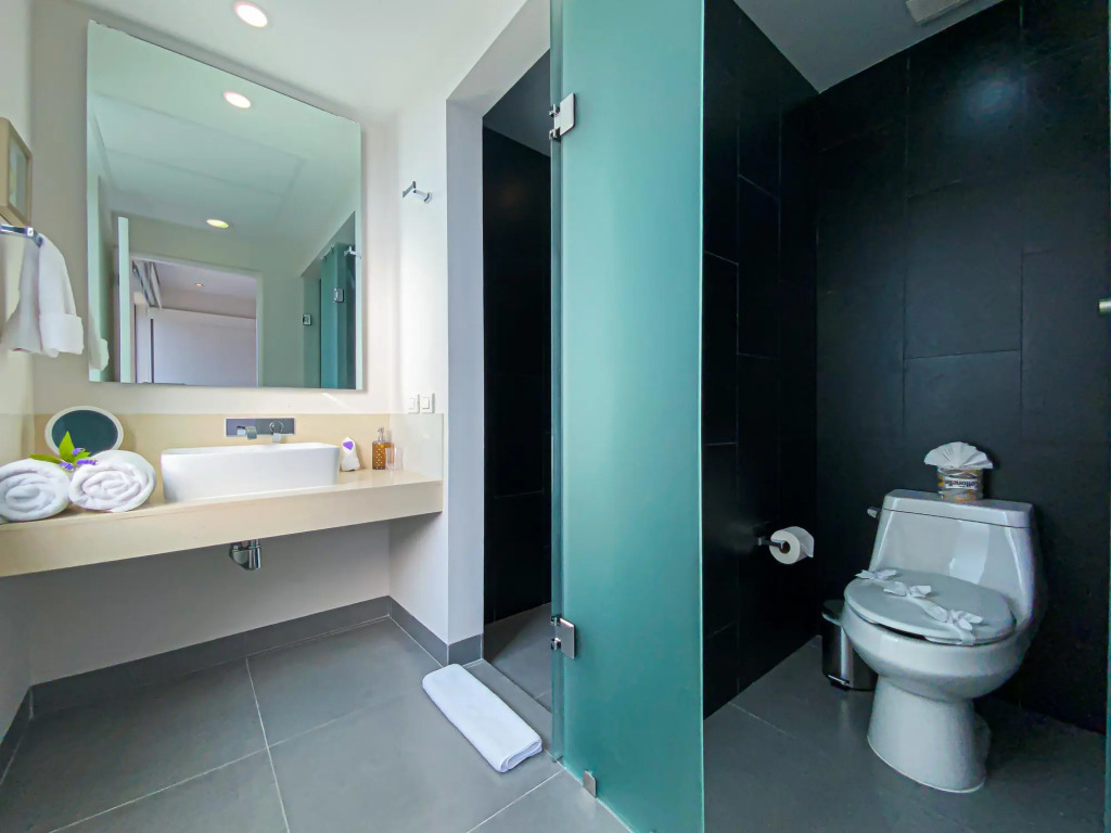 Spectacular & Luxurious Apartment Playa del Carmen Rooftop Pool, Golf Course & Tennis Court