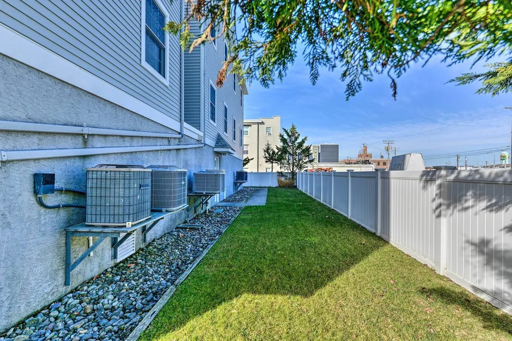 Wildwood Condo: Walk to Beach + Water Parks!
