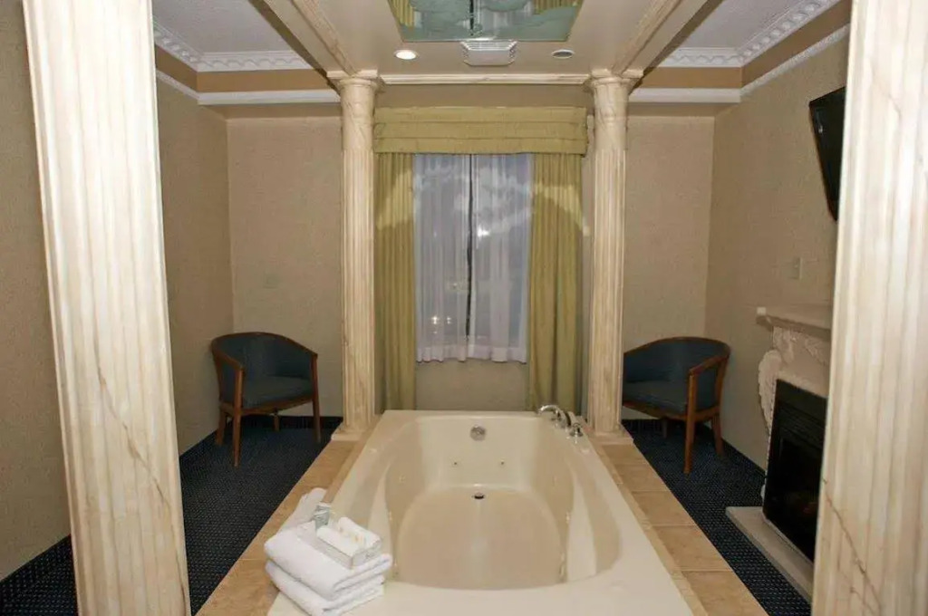 Monte Carlo Inn Toronto West Suites