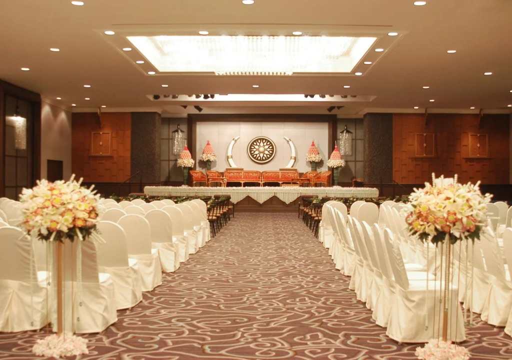 Narai Hotel (SHA Extra Plus)