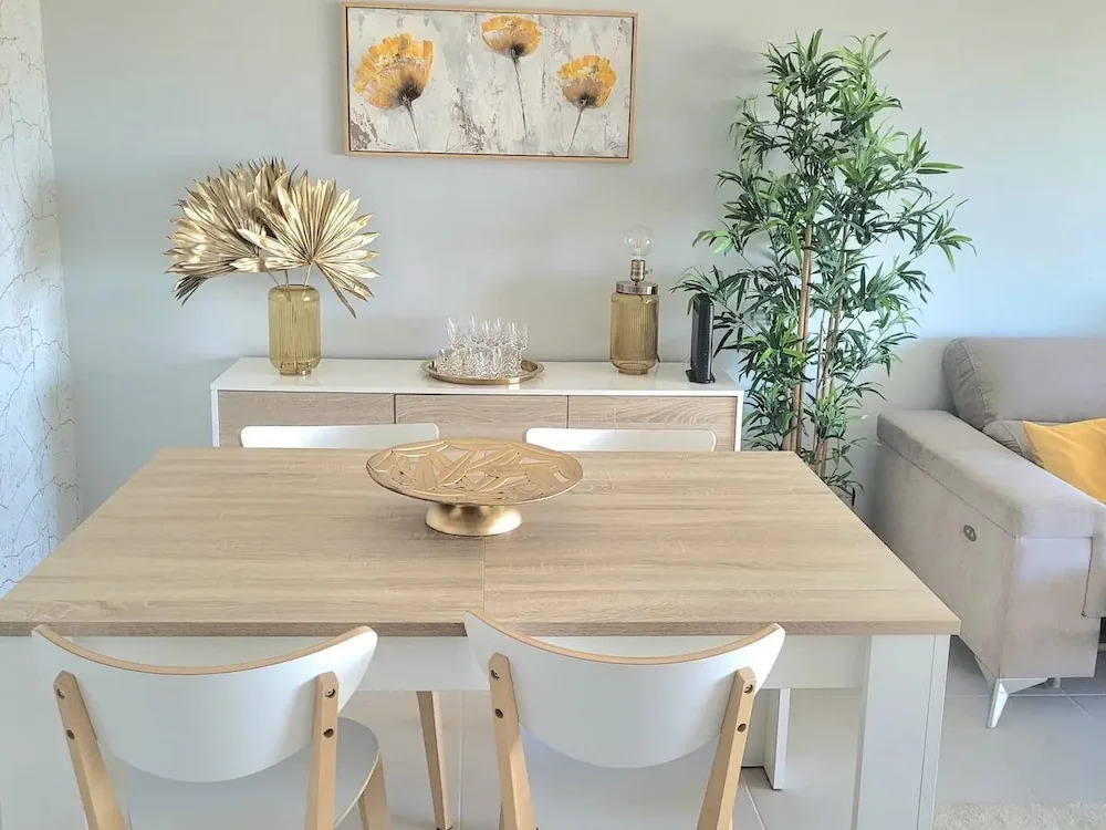 2bedroom-1bathroom-seaview-outdoorpool-petfriendly