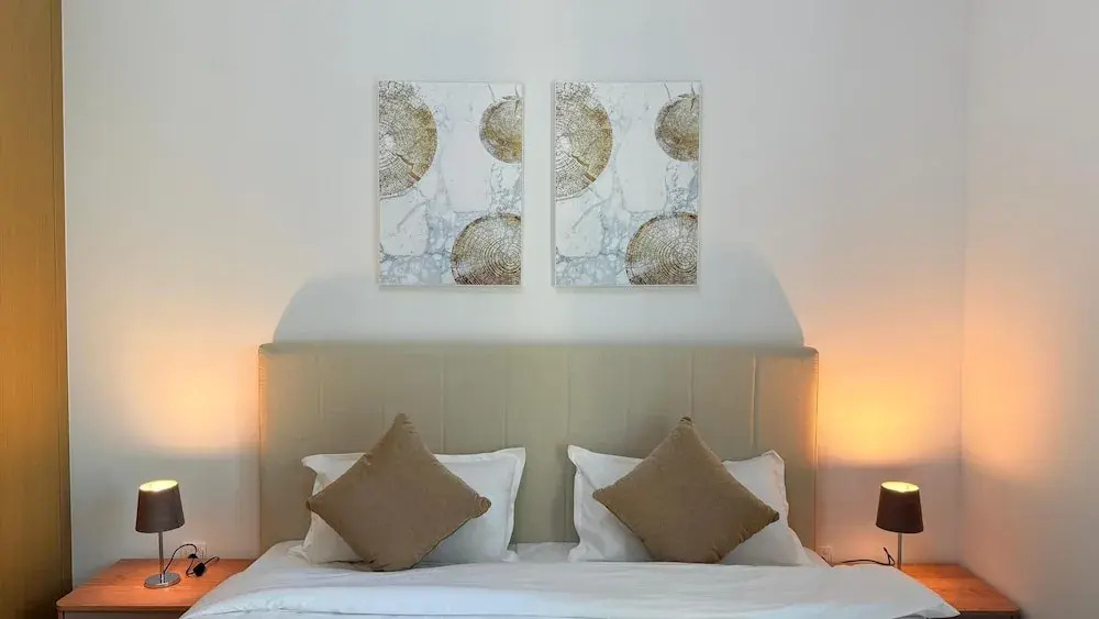 Dancenter Luxury 2 BR at Creek Side