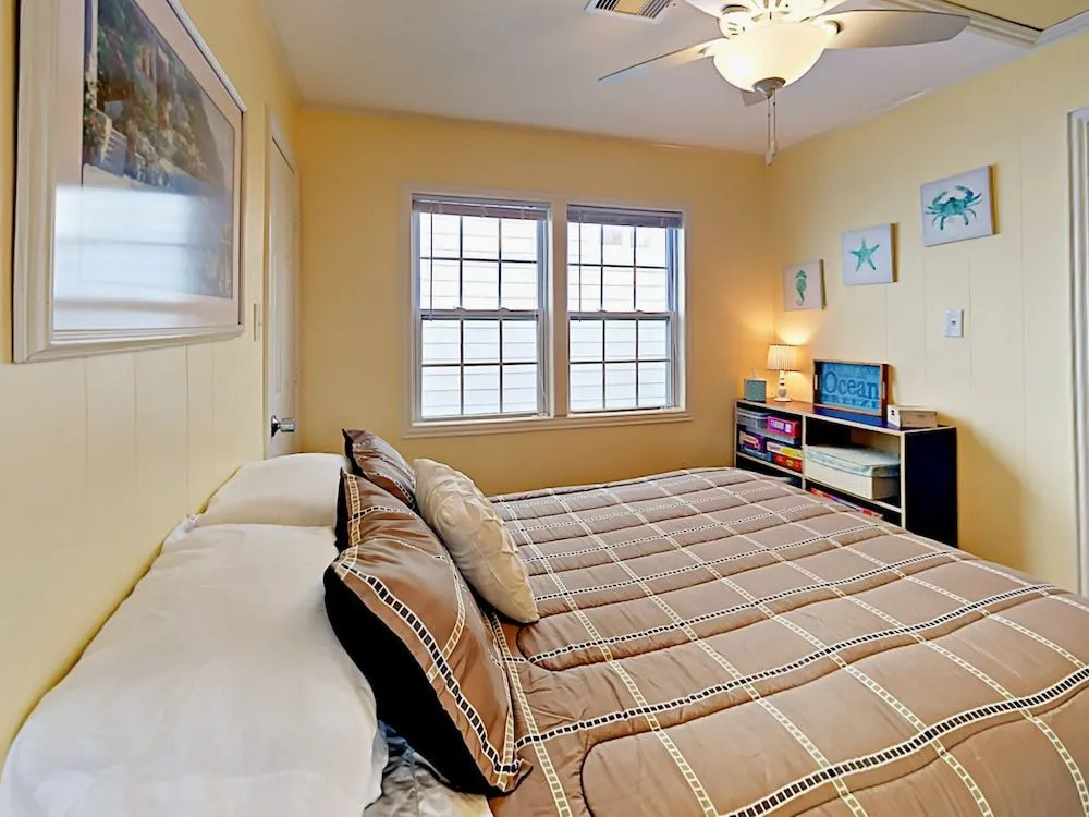 4121 Las Palmas Street Home by RedAwning